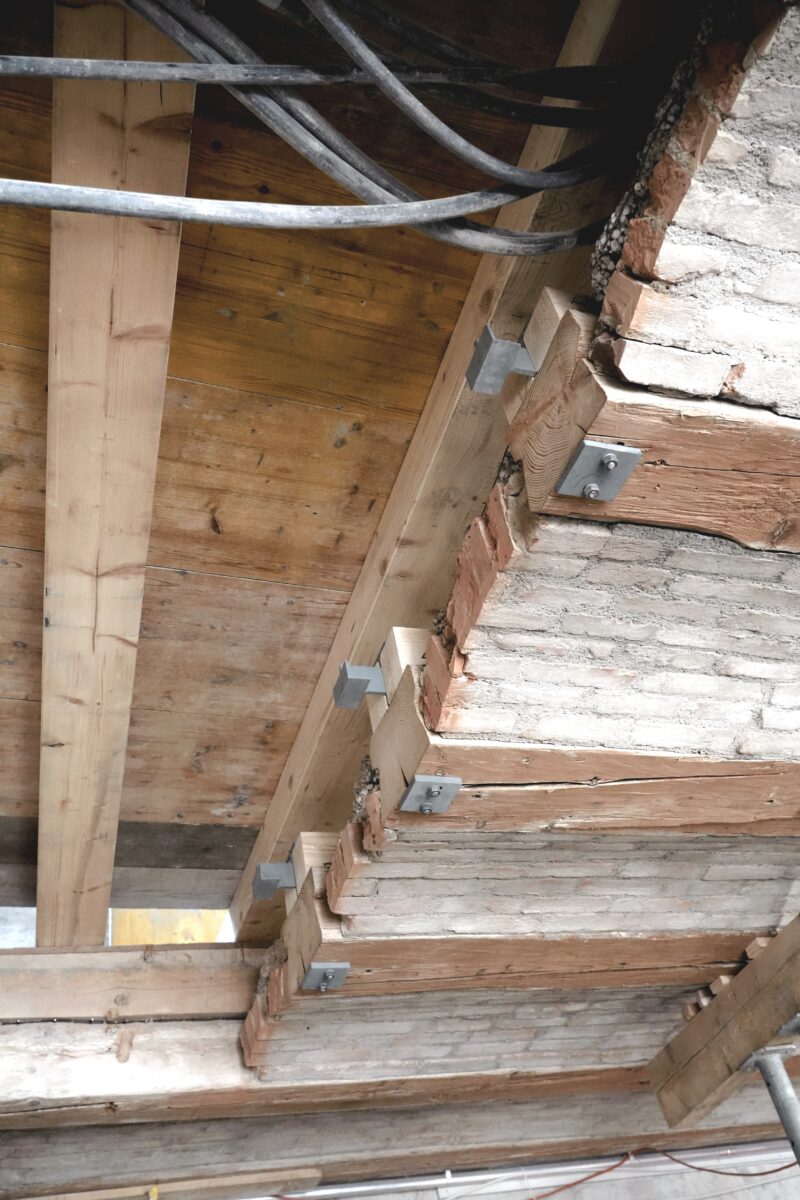 Lifteinbau im Berner Käfigturm